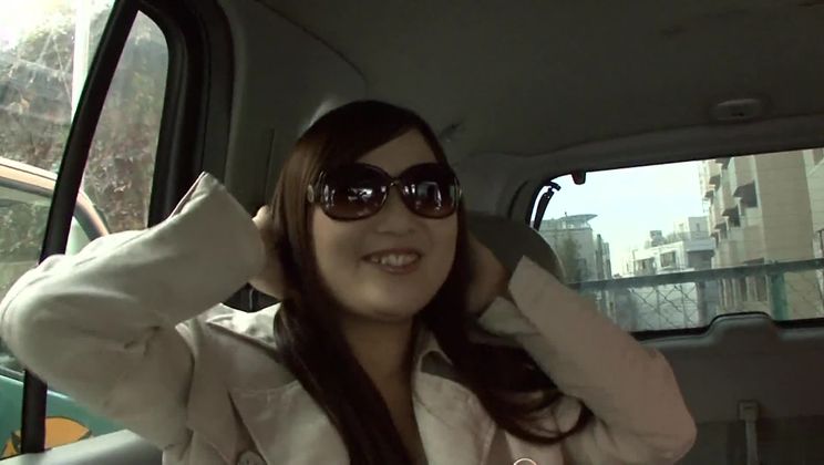 Adorable Japonaise Serina en lingerie très sexy, vidéo XXX en extérieur