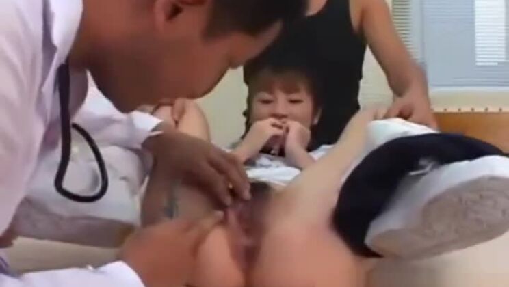 Putain orientale épicée adore le bukkake