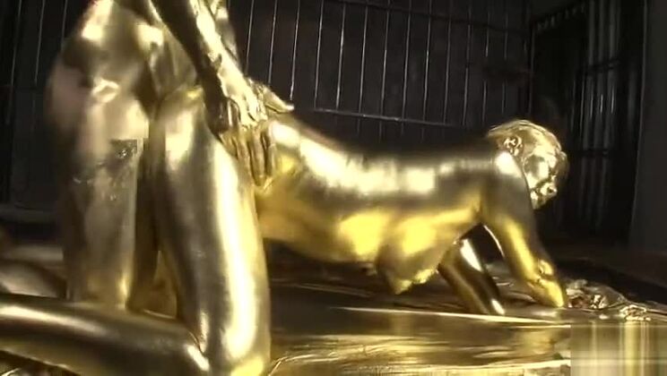 Une Japonaise séduisante livre une performance faciale époustouflante.