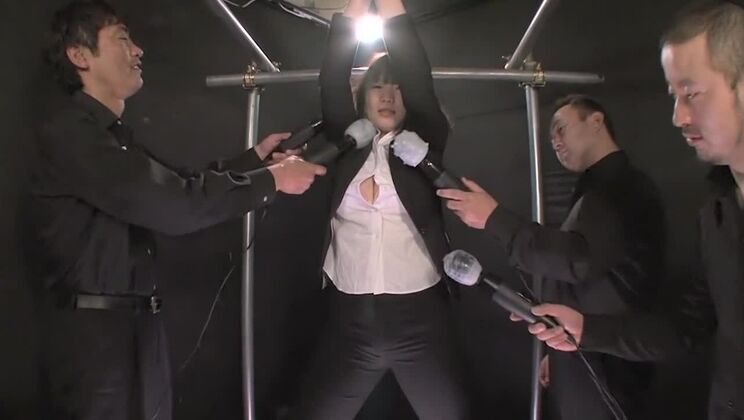 Jolie Japonaise dans un film X pervers