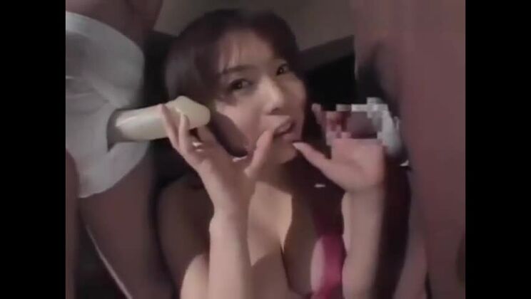 Magnifique femme orientale aux seins généreux