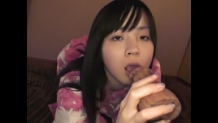 La séduisante Japonaise Sayaka Aida dans des gros plans pornographiques incroyables