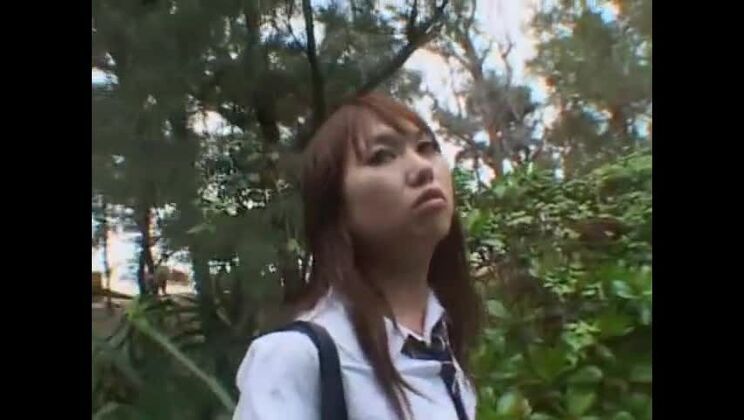 Jolie Japonaise en plein air