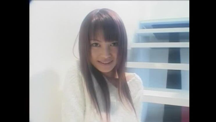 Une jeune Japonaise aux formes généreuses s'est fait baiser très fort.