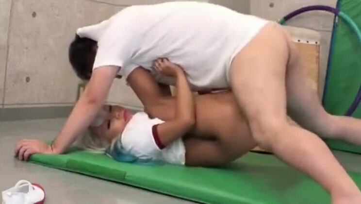 Salope japonaise aguicheuse