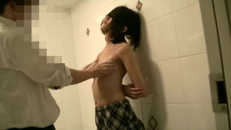 Une magnifique femme orientale réalise ses fantasmes fétichistes