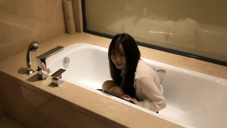 Merveilleuse orientale s'adonnant à un fétichisme amusant