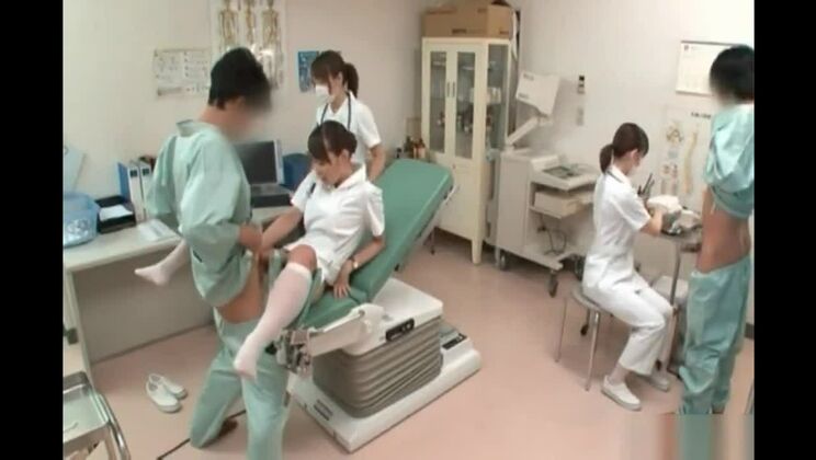 Jolie petite pute orientale aux seins menus dans une belle vidéo amateur