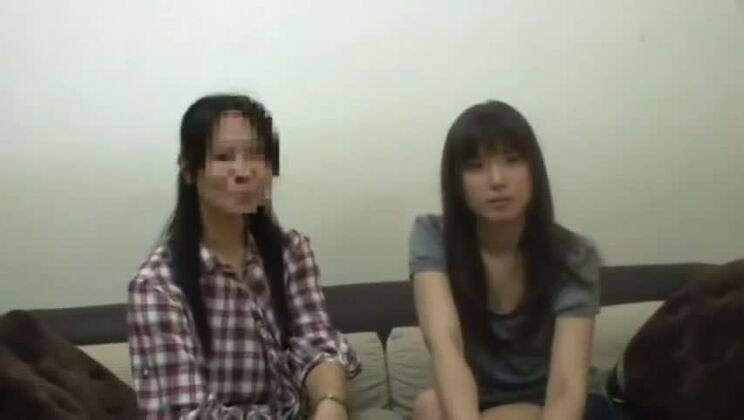 Une divine jeune Japonaise à la peau sombre a une incroyable relation sexuelle hardcore