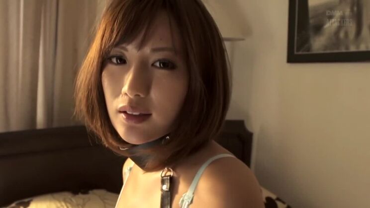 Une délicieuse prostituée japonaise dans une vidéo XXX fétichiste et perverse