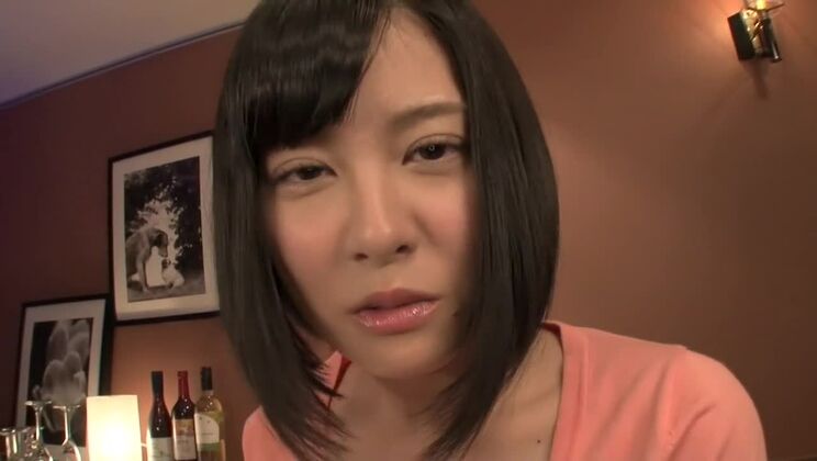 Une Japonaise paisible reçoit un massage pervers