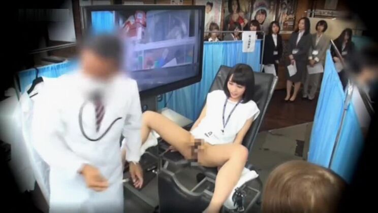 Jeune Japonaise sexy et plantureuse