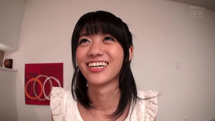 Jolie et mince jeune fille japonaise