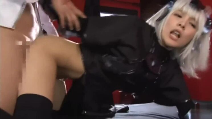 Adorable Japonaise aux gros seins