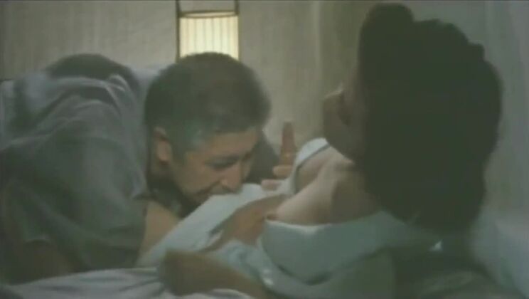 Jolie Japonaise aux gros seins dans une vidéo porno coquine