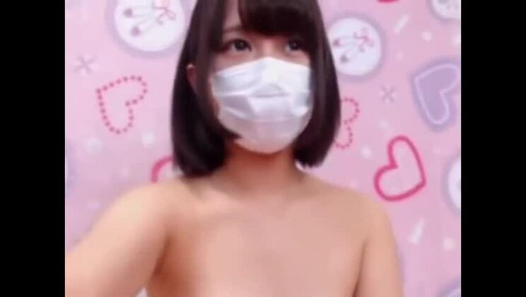 Charmante petite orientale aux petits seins dans une belle vidéo amateur