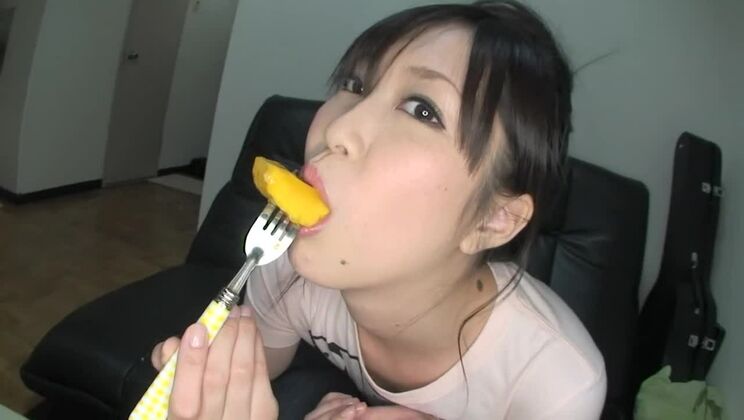 Salope orientale séduisante dans une vidéo porno amateur torride