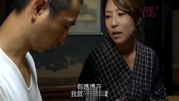 Une superbe Japonaise dans une vidéo porno hardcore