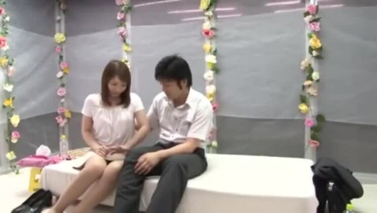 Suprême Japonaise coquine dans une vraie vidéo porno amateur