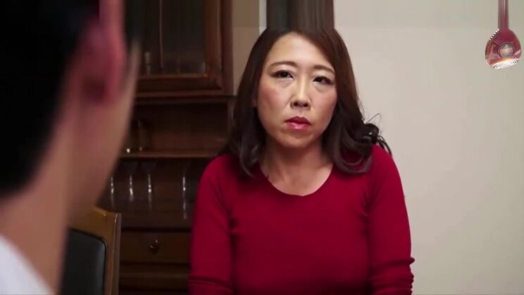 Charmante pute asiatique dans une vidéo XXX fétichiste et perverse