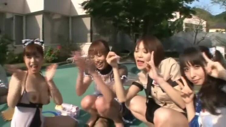 Charmante Japonaise aux seins généreux