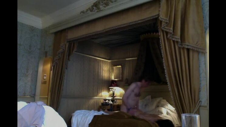 Jolie pute japonaise aux gros seins dans une vidéo XXX amateur privée