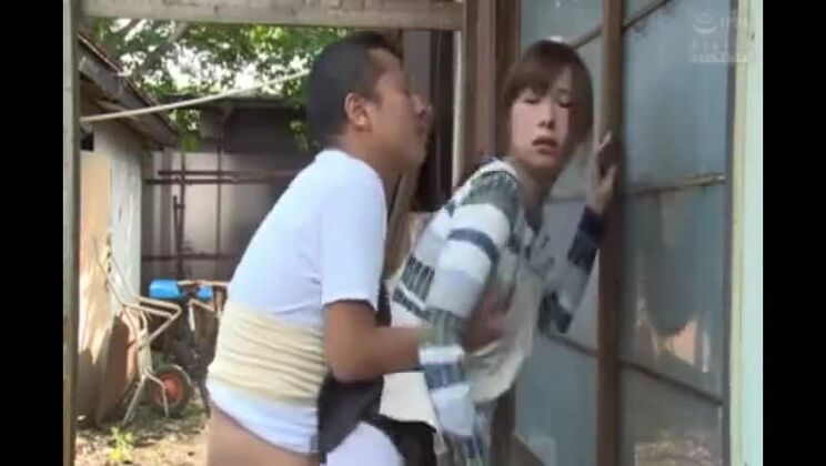 Une charmante Japonaise mariée se fait baiser dans une vidéo porno amateur