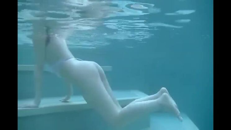 Belle Japonaise dans une magnifique vidéo de sexe fétichiste