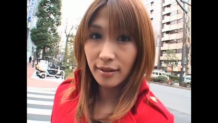 Putain asiatique éblouissante aux carottes