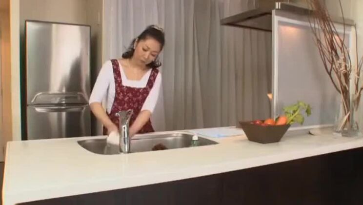 Jolie Japonaise aux gros seins