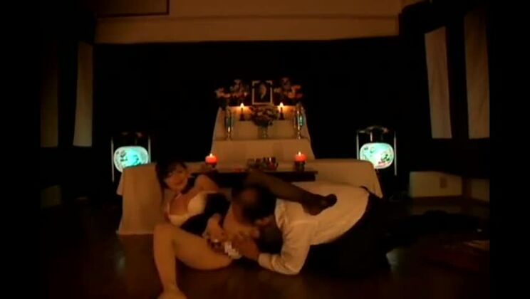 Belle Japonaise mariée dans une vidéo porno coquine