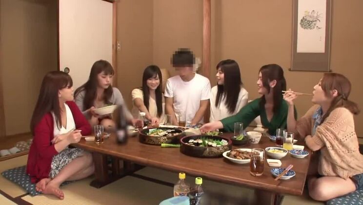 Jolie Japonaise aux gros seins