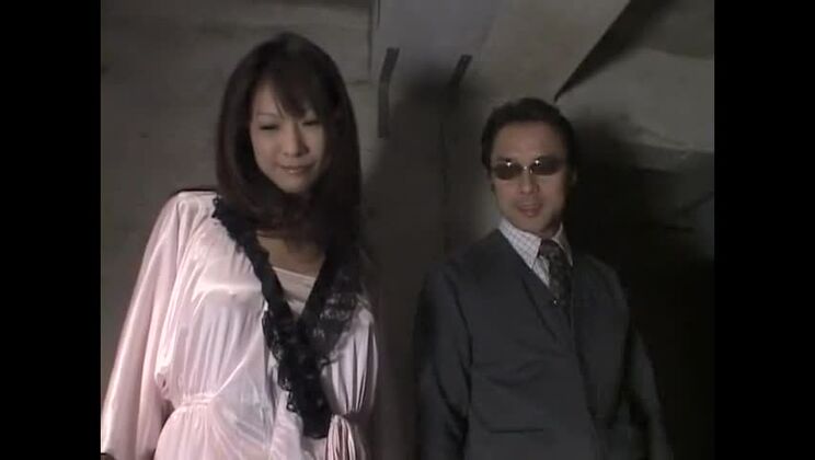 Une Japonaise aux seins divins dans une vidéo XXX fétichiste et perverse