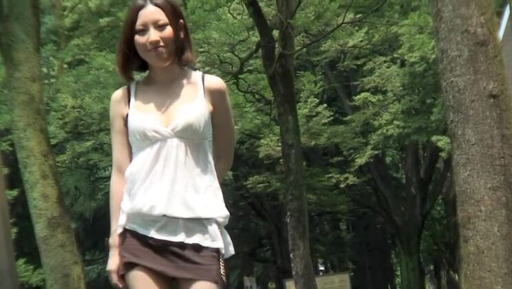 Une tarte orientale divine se fait baiser par un amateur incroyable en public