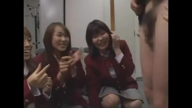 Mignonne Japonaise dans une magnifique vidéo de sexe fétichiste