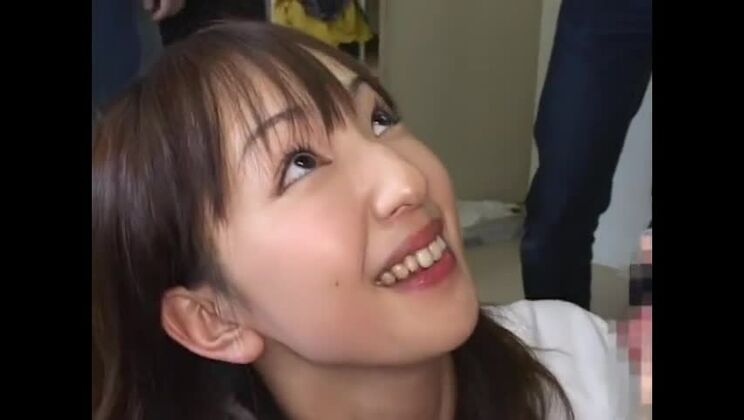 Jolie asiatique plantureuse