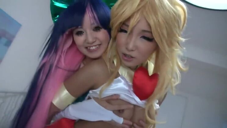 Une séduisante Japonaise vit une expérience de cosplay XXX torride