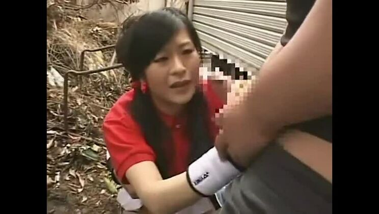 Mignonne salope asiatique brune dans une vraie vidéo de baise hardcore