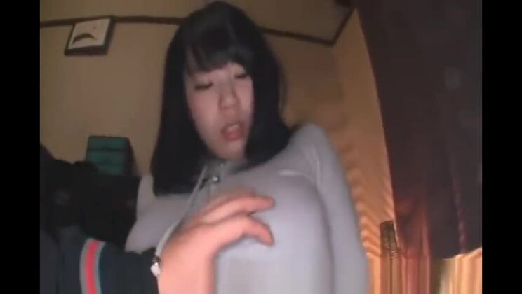 Admirable dame orientale aux seins généreux