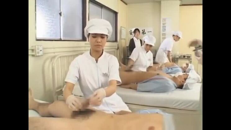 Mignonne Japonaise enceinte se fait baiser fort