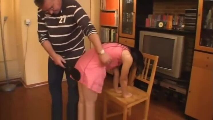 Séduire une salope orientale dans une vidéo de sexe fétichiste