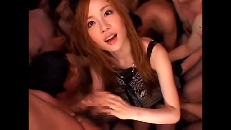 Incroyable pute asiatique dans un groupe de sexe époustouflant