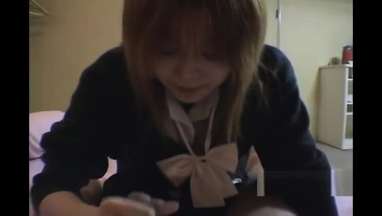 Une délicieuse Japonaise se fait baiser par un amateur incroyable