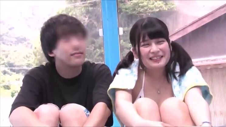 Superbe asiatique aux gros seins