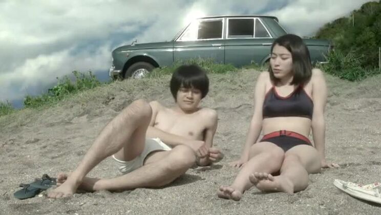 Une magnifique Japonaise réalise ses fantasmes fétichistes