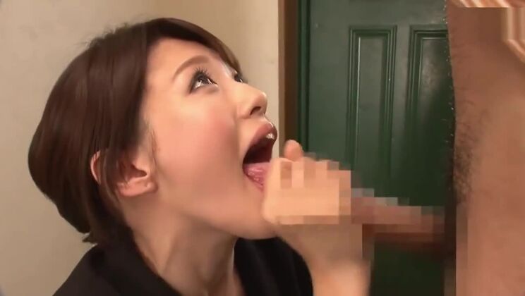 fille asiatique taquine