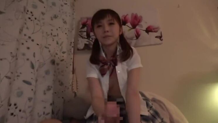 Magnifique fille asiatique dans un superbe porno de cosplay