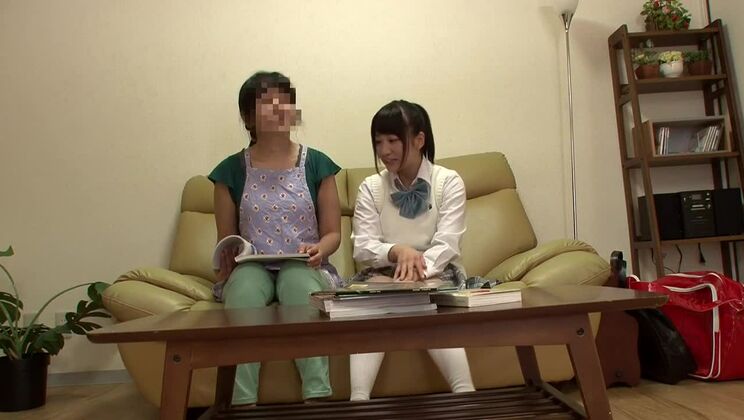 Superbe petite prostituée japonaise aux seins minuscules