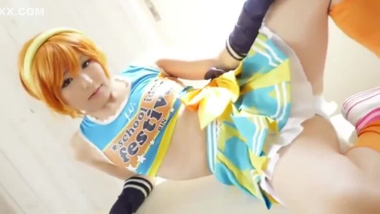 Une jolie Japonaise aux petits seins réalise une incroyable vidéo porno de cosplay
