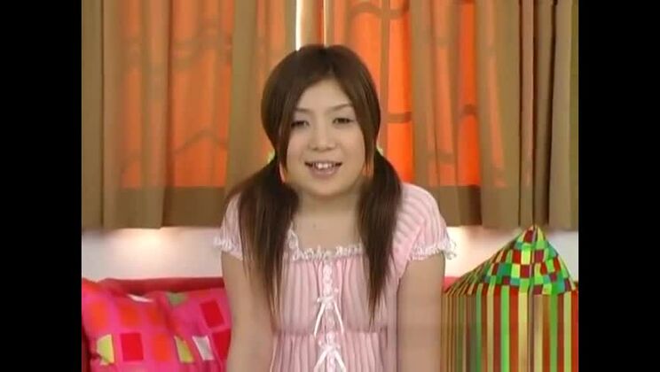 Jeune femme orientale sexy dans une vidéo amateur XXX privée